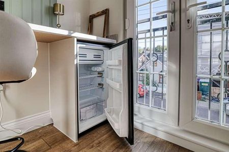 Thundersley Park Road, Benfleet, SS7 - Photo 5