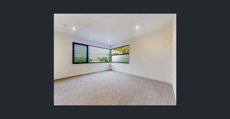 Contemporary Elegance in a Prime Kew East Location - Photo 2