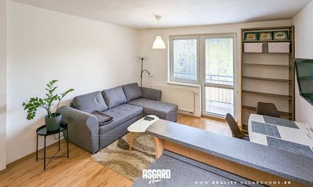 Väčší kompletne zariadený 2-izbový byt s veľkou loggiou - Photo 2