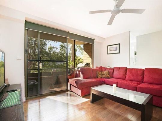 Contemporary style and air-conditioning on cosmopolitan Darby Street. - Photo 1