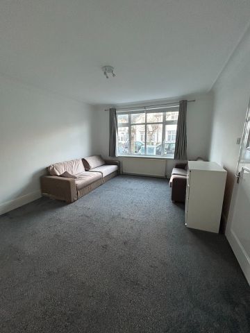 2 Bed Flat, Gainsborough Gardens, NW11 - Photo 2