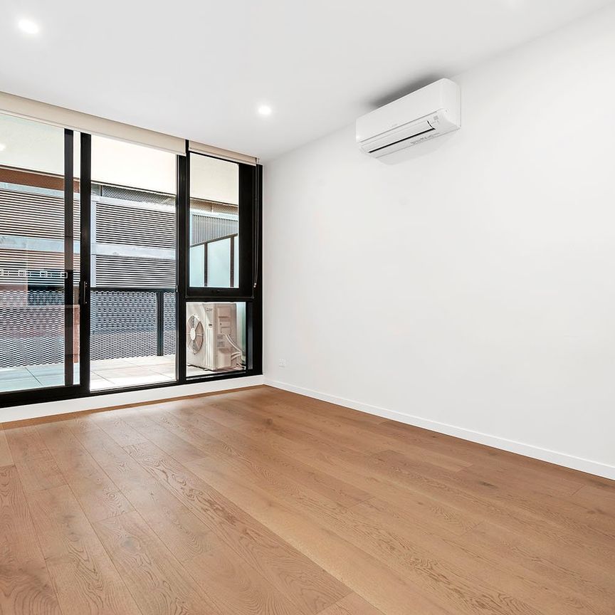 Style, Class & Sophistication! - Photo 1