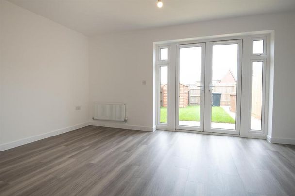3 bedroom end of terrace house to rent - Photo 1