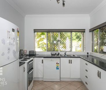 Fully Furnished Palm Cove Living - Photo 4