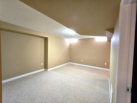 For Lease - 59 Chao Crescent, Richmond Hill, Ontario - Photo 4