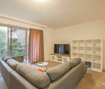 Convenient Coastal Living - Surfers Paradise - Photo 3