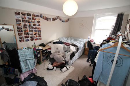 3 bedroom flat to rent - Photo 4