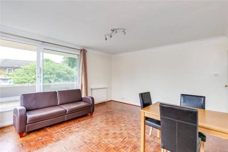 3 bedroom flat in Warwick Drive - Photo 5