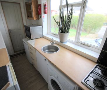 Larchwood Drive, Englefield Green, Egham, Surrey, TW20 0SH - Photo 3