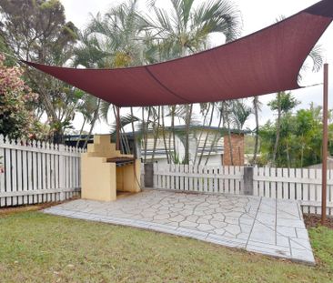 :: NEAT & TIDY LOWSET HOME IN NEW AUCKLAND! - Photo 1