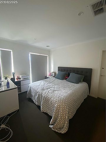 Fabulous 4Br Home in Upper Point Cook! - Photo 4