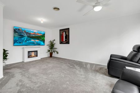 9 Watts Terrace, Pakenham VIC 3810 - House For Rent | Domain - Photo 5