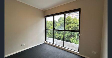 funished 2-Bedroom Apartment - Photo 3