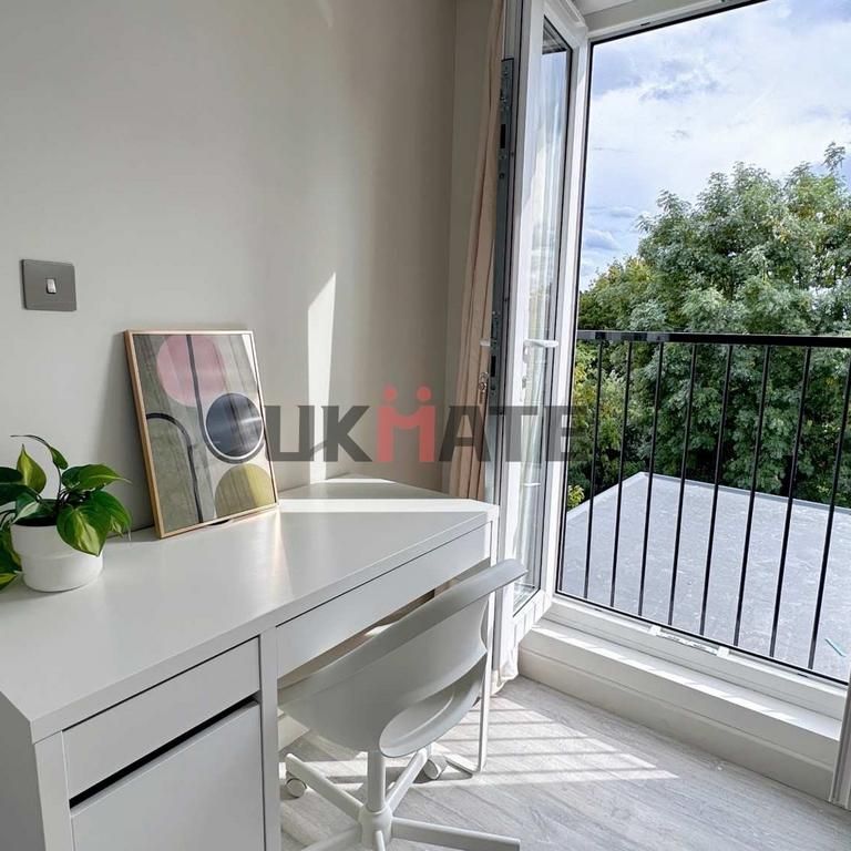 1 bedroom in a house share to rent - Photo 1