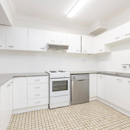 Stylish & Ultra-Convenient Living in the Heart of Woolloomooloo - Photo 5