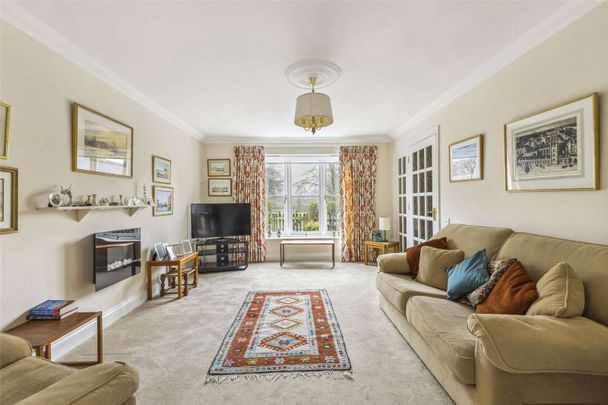 Two bedroom retirement cottage in the heart of Beaconsfield Old Town with a private patio and communal gardens. - Photo 1