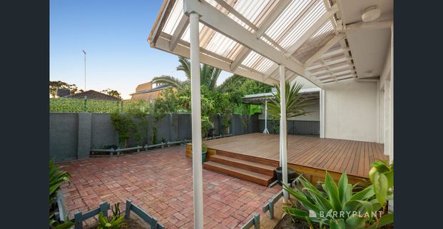 Renovated and Luxurious living in Brighton East - 5 bedrooms - 4 bathrooms - Photo 1