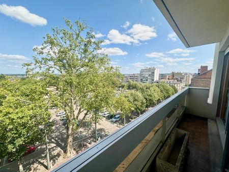 Spacieux T5 de 122 m² avec vue panoramique sur le Champ de Juillet - Photo 4