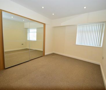 3 bedroom penthouse to rent - Photo 3