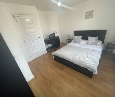 4 Bed Semi-Detached House, Lockside Place, CV1 - Photo 5