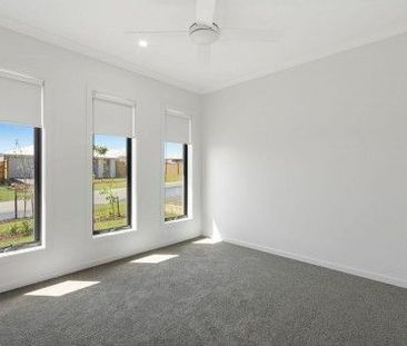 Brand new with low maintennace - Photo 4