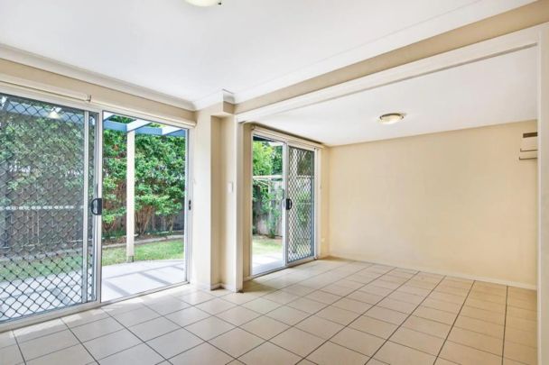 Spacious Three-Level Townhouse in Prime Gaythorne Location - Photo 1