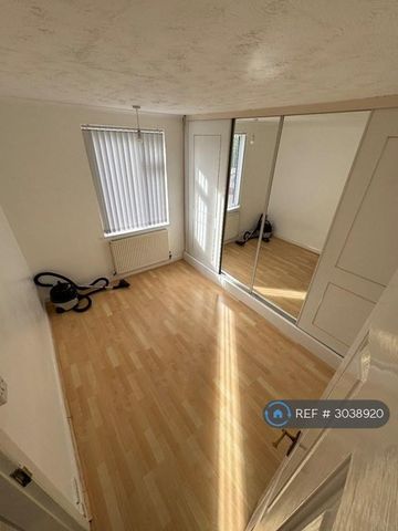 3 bedroom detached house to rent - Photo 4