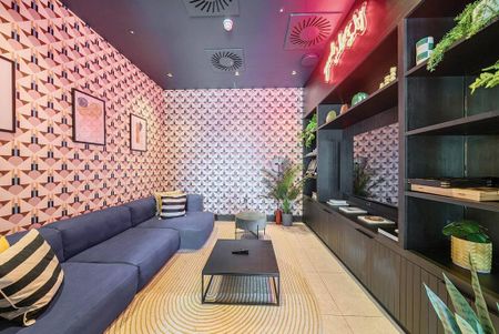 3 bedroom flat to rent - Photo 4