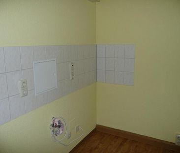 Großzügiges Wohnzimmer mit Balkon! - Photo 3