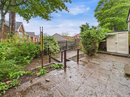 3 bedroom Semi-detached house to rent - Photo 3