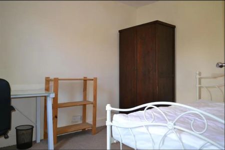 5 bedroom end of terrace house to rent - Photo 3