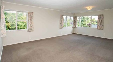 **Immaculate 4-Bedroom Family Home in Prime Lo... - Photo 2