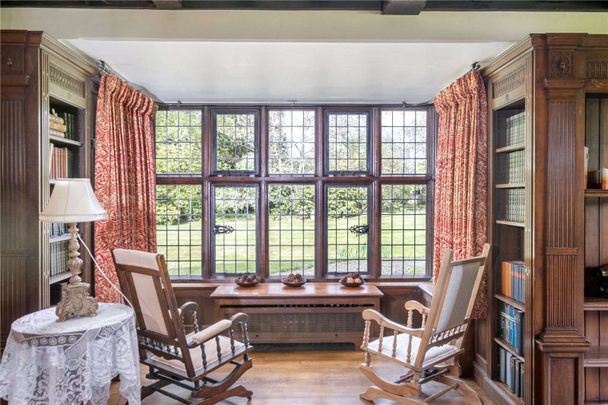 Magnificently historic and beautifully presented five bedroom wing in romantic gardens. - Photo 1