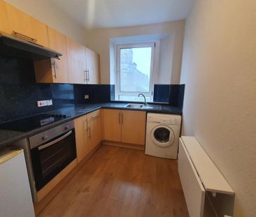 3 bedroom flat to rent - Photo 4