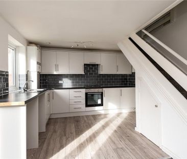 3 bedroom end of terrace house to rent - Photo 4