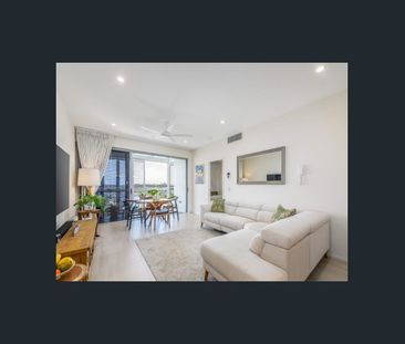 Top-Floor Waterfront Penthouse with Marina & Hinterland Views - Anc... - Photo 1