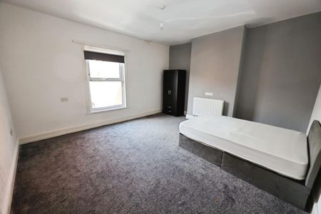 7 bedroom House To Let - Photo 5