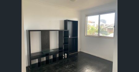 wooo....Wonderful new renovated BIG House! 5 Bed 2 Bath 3 Toilet + Study! Near Macquaire Uni and Shopping Centre. At quiet Street ! - Photo 5