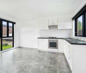 Perfect Location - Spacious, Low-Maintenance Living! - Photo 4