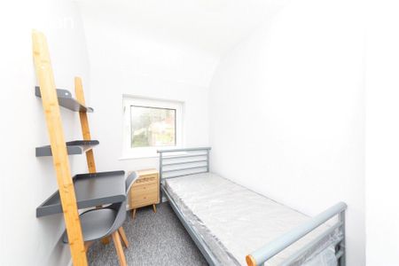 5 bedroom semi-detached house to rent - Photo 3