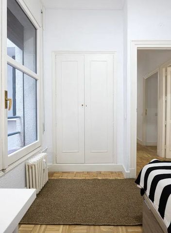 Plaza del Conde del Valle de Súchil, Madrid, Community of Madrid 28015 - Photo 2