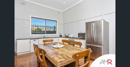 Heart Of Town! - Photo 4