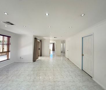 Spacious Family Home with Solar Power and Modern Comfort - Photo 4