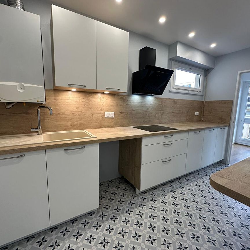 3 PIECES - CHATOU, - Photo 1