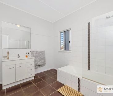 233 Ireland Street, Oonoonba QLD 4811 - House For Rent | Domain - Photo 4