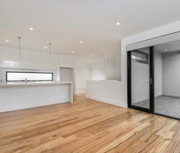 2/111 Chadstone Road, Malvern East VIC 3145 - Townhouse For Rent | ... - Photo 6