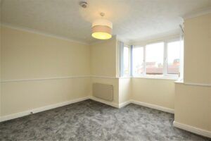 2 BEDROOM Flat - Photo 5