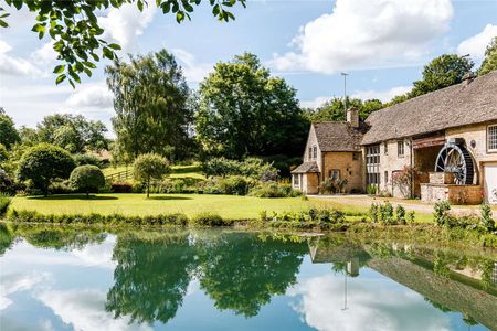 Stunning four bedroom period property situated in an idyllic location in the Cotswold village of Bagendon. - Photo 4