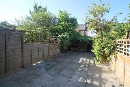 Bedroom House - Curzon Street, RG30 - Photo 2