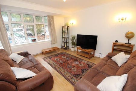 4 bedroom semi-detached house to rent - Photo 2